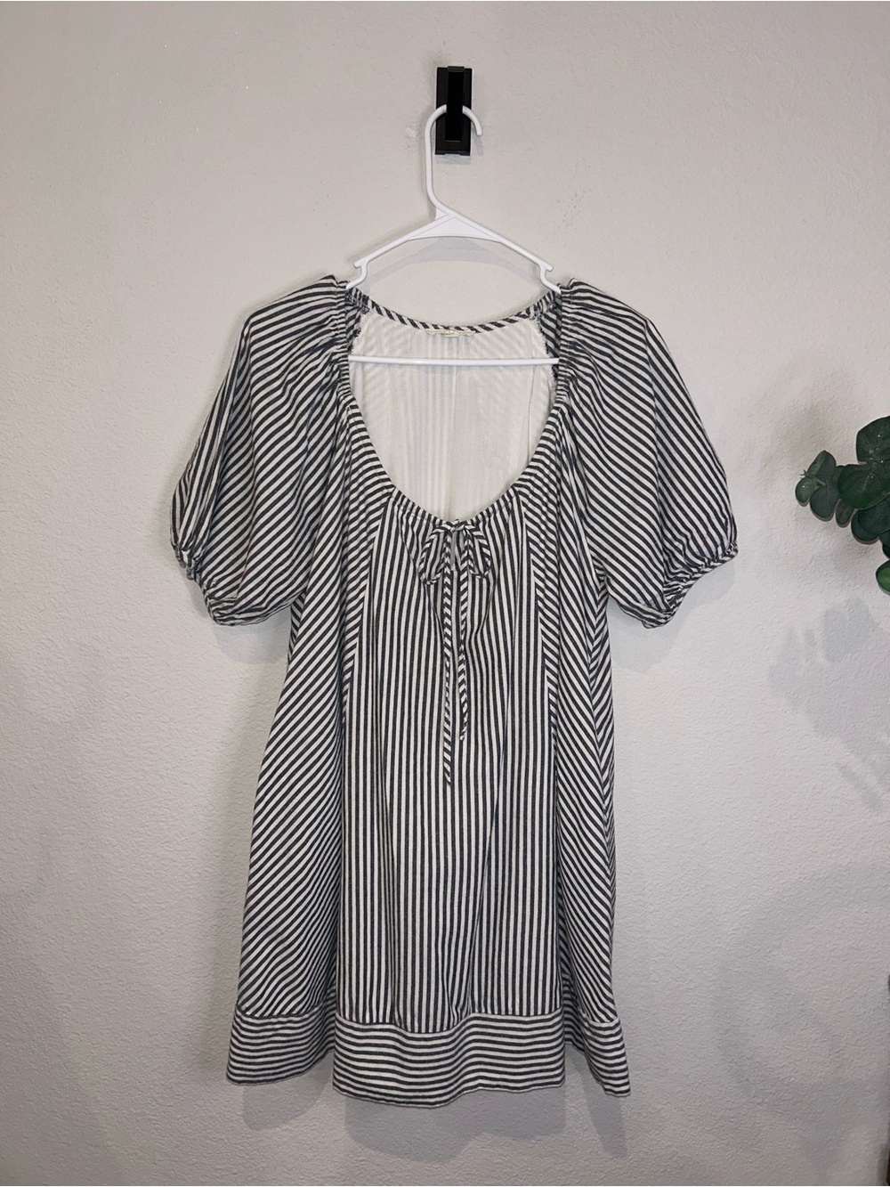 Cute ILLA ILLA Black and White Striped Puff Sleeve Tunic S